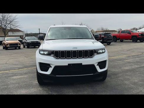 Used 2023 Jeep Grand Cherokee Laredo w/ Luxury Tech Group I AWD/4WD image 26