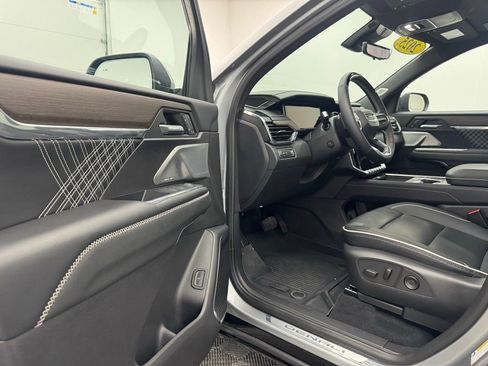 Used 2025 GMC Acadia Denali w/ Super Cruise Package FWD image 19
