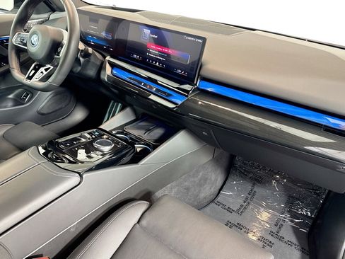 Used 2025 BMW i5 M60 w/ Premium Package image 28