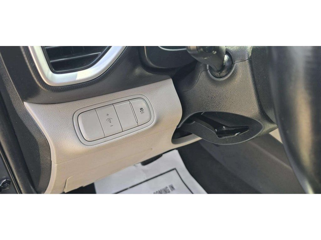 Used 2023 Hyundai Venue SEL w/ Cargo Package FWD image 14
