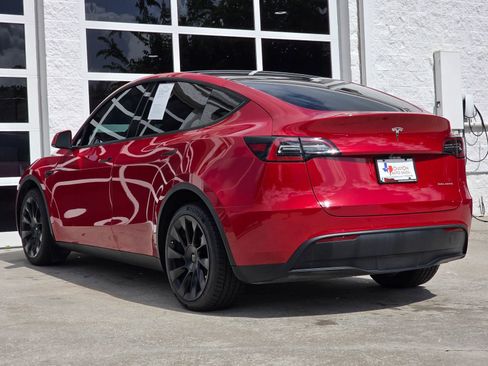 Used 2021 Tesla Model Y Long Range AWD/4WD image 7