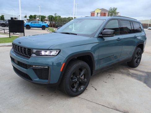 New 2026 Jeep Grand Cherokee L Limited w/ Limited Altitude Package AWD/4WD image 10