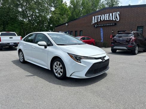 Used 2021 Toyota Corolla LE image 9