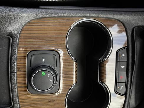 Used 2023 GMC Acadia SLE FWD image 38