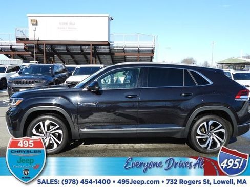 Used 2020 Volkswagen Atlas Cross Sport SEL Premium image 2