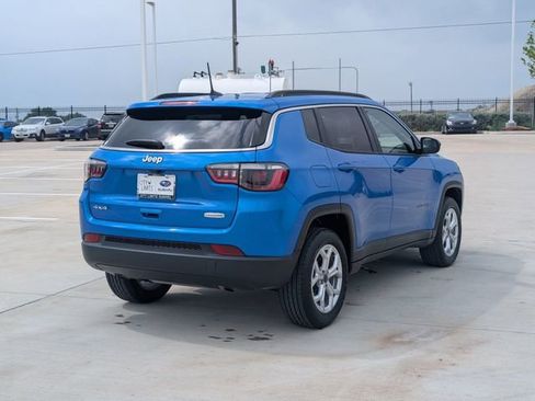 Used 2025 Jeep Compass Latitude AWD/4WD image 5