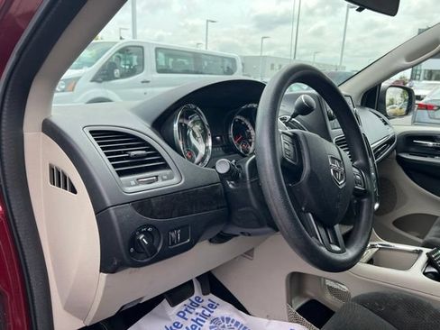 Used 2016 Dodge Grand Caravan SXT FWD image 9