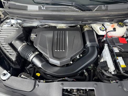 Used 2025 Chevrolet Traverse LT FWD image 25