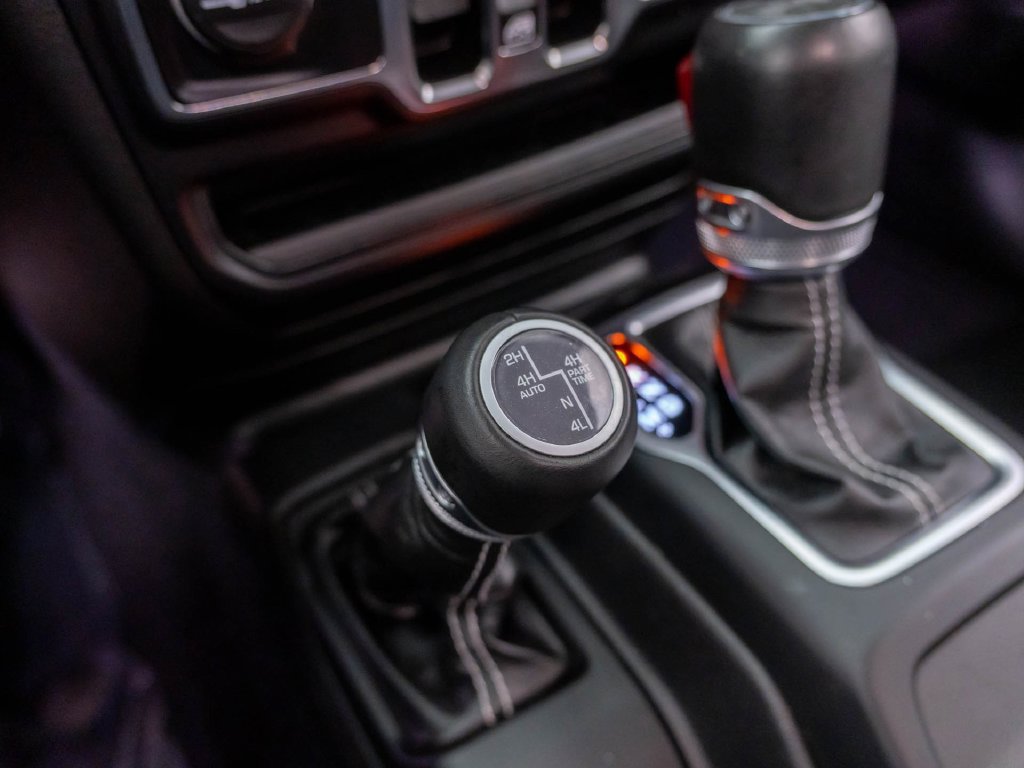 Used 2023 Jeep Wrangler Unlimited Sahara w/ Cold Weather Group AWD/4WD image 19