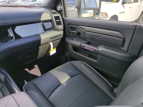 New 2025 RAM 2500 Limited image 17