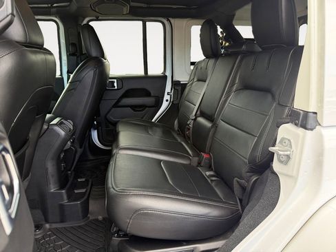 Used 2022 Jeep Wrangler Unlimited Sahara w/ Cold Weather Group image 13