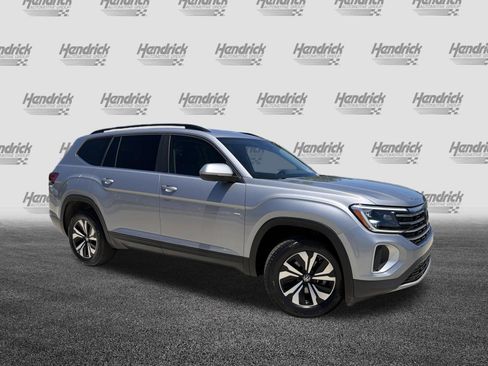 Used 2024 Volkswagen Atlas SE AWD/4WD image 2