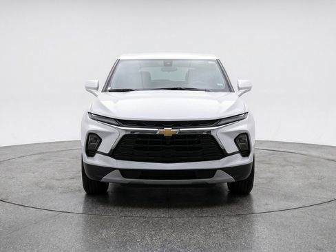 Used 2025 Chevrolet Blazer LT FWD image 2