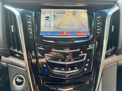 Used 2017 Cadillac Escalade ESV Premium Luxury AWD/4WD image 41
