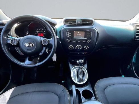 Used 2016 Kia Soul + FWD image 13