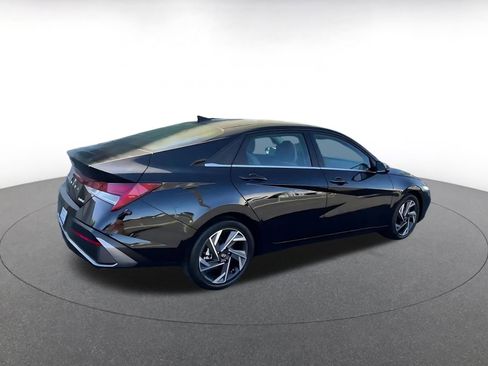 Used 2025 Hyundai Elantra Limited image 15