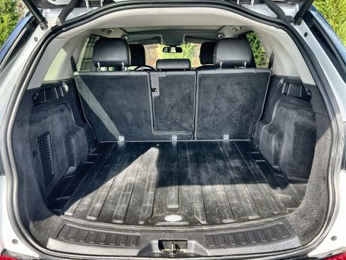 Used 2018 Land Rover Discovery Sport HSE Luxury image 18