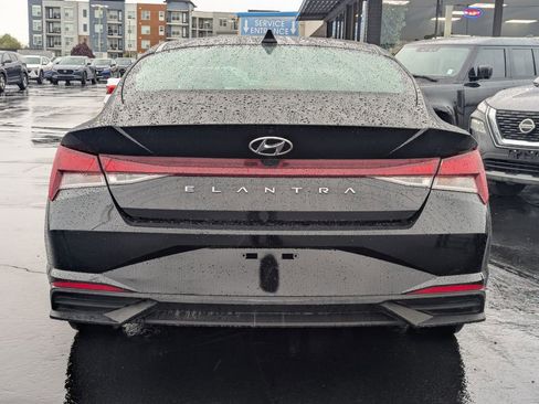 Used 2022 Hyundai Elantra SEL w/ Convenience Package FWD image 6