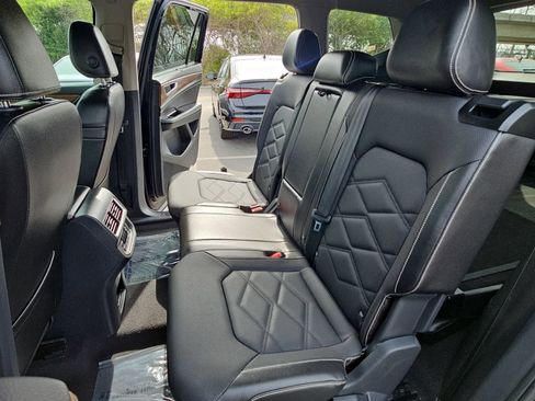 Used 2024 Volkswagen Atlas SE image 16