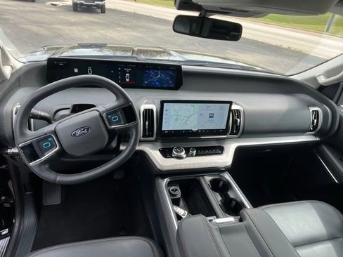 Used 2025 Ford Expedition Active image 7