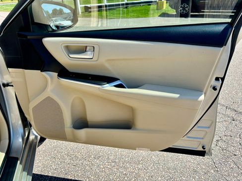 Used 2015 Toyota Camry LE FWD image 10