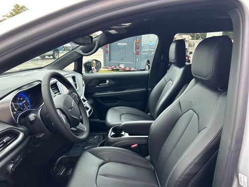 New 2026 Chrysler Pacifica Select image 22