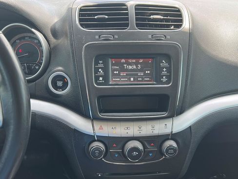 Used 2018 Dodge Journey SE w/ Popular Equipment Group FWD image 9