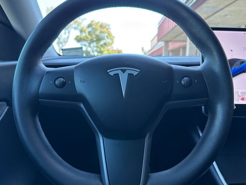 Used 2020 Tesla Model Y Long Range image 22