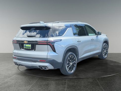 Used 2025 Chevrolet Traverse LT w/ Sun and Wheel Package AWD/4WD image 9