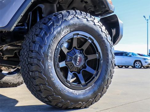 Used 2020 Jeep Gladiator Overland w/ Safety Group image 9