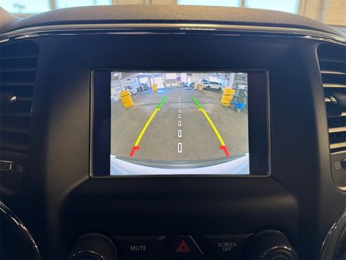 Used 2020 Jeep Grand Cherokee Laredo image 18