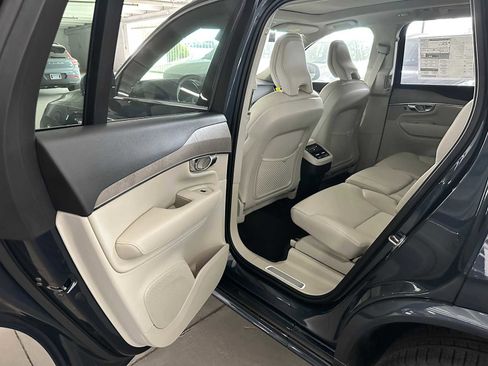 Used 2023 Volvo XC90 B5 Plus w/ Protection Package Premier image 9