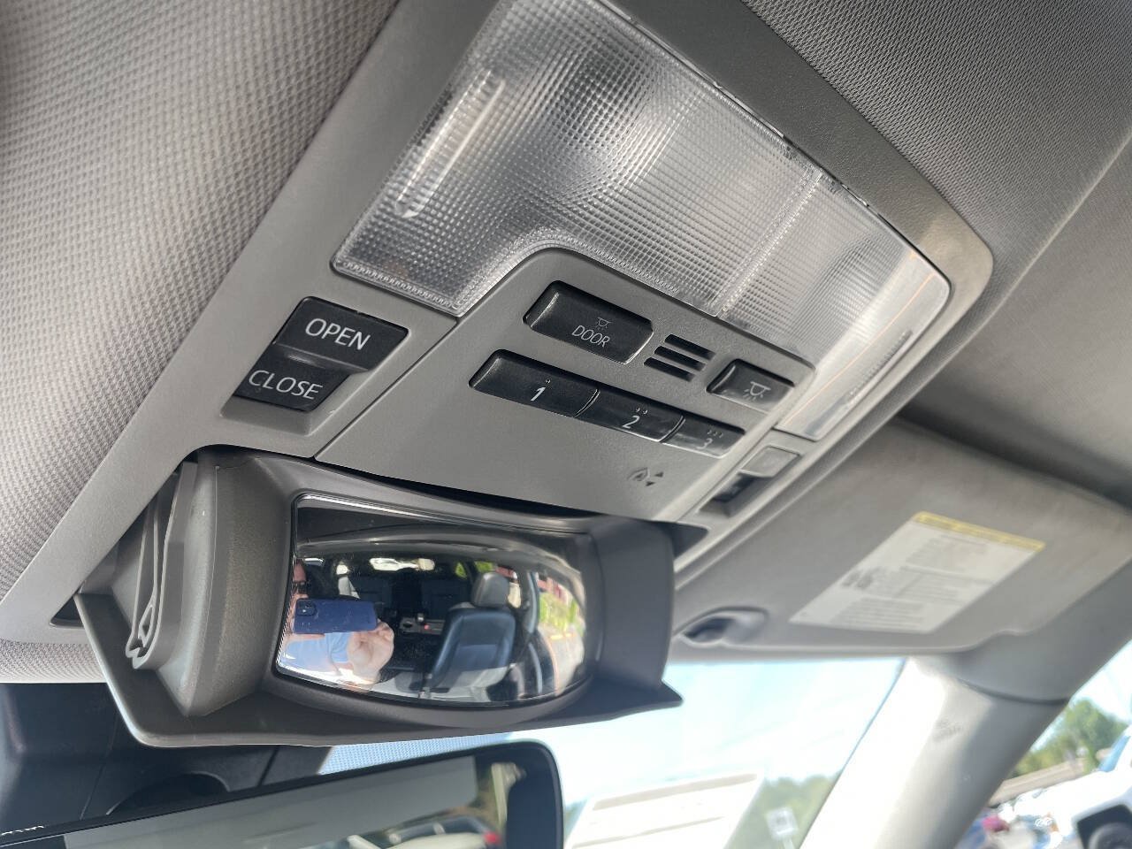 Used 2017 Toyota Highlander XLE FWD image 28