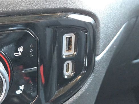 Used 2022 Chevrolet Silverado 1500 RST w/ Redline Edition AWD/4WD image 17