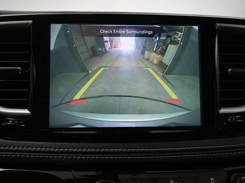 Used 2024 Chrysler Pacifica Limited FWD image 12