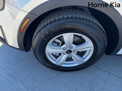 New 2026 Kia Sorento LX FWD image 8