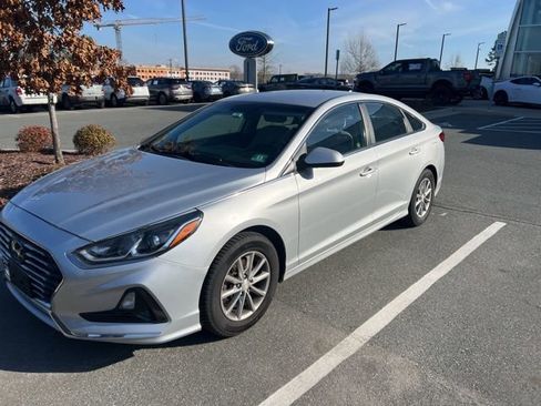 Used 2018 Hyundai Sonata SE image 1