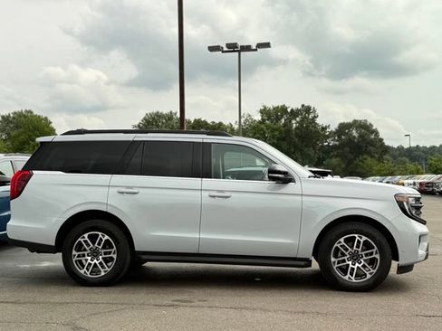 Used 2025 Ford Expedition Active AWD/4WD image 40