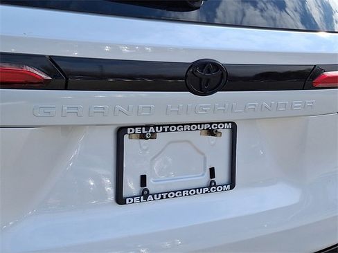 Certified 2024 Toyota Grand Highlander XLE image 30