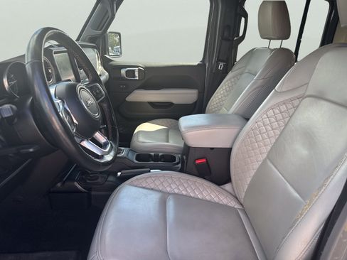 Used 2022 Jeep Wrangler Unlimited Sahara AWD/4WD image 14