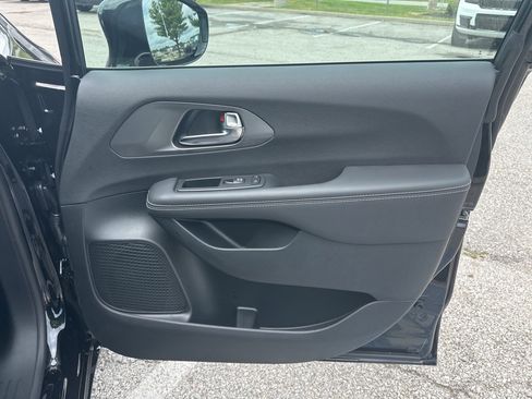New 2025 Chrysler Pacifica Select w/ Uconnect Theater Family Group image 55