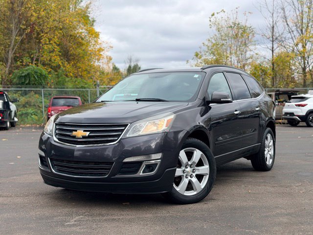 Used 2016 Chevrolet Traverse LT w/ Style and Technology Package FWD image 2