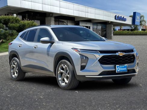 Used 2025 Chevrolet Trax LT FWD image 10