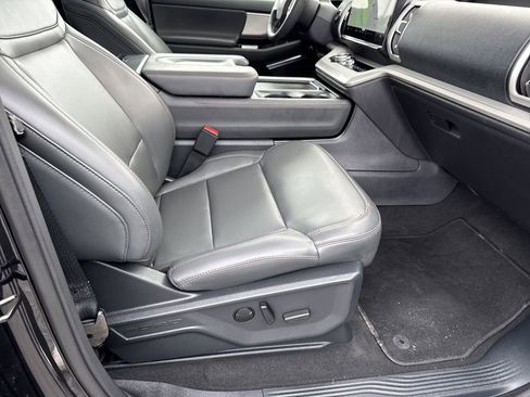 Used 2025 Ford Expedition Active image 15