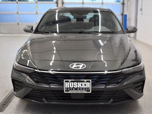 Used 2025 Hyundai Elantra SEL FWD image 3