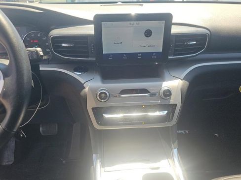 Used 2024 Ford Explorer XLT w/ Equipment Group 202A image 6