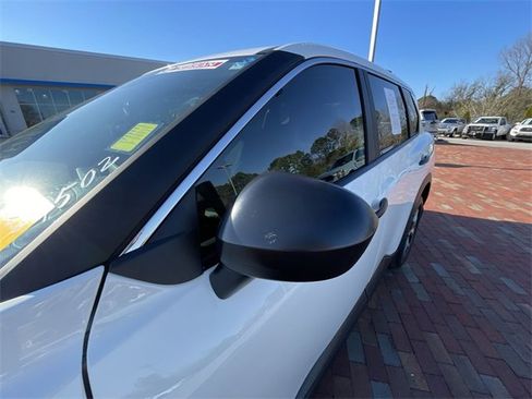 Used 2025 Nissan Rogue S image 6