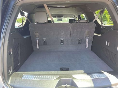 Used 2025 Chevrolet Suburban Z71 AWD/4WD image 30