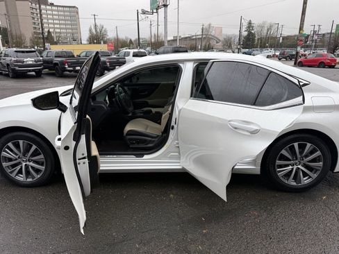 Used 2019 Lexus ES 350 w/ Premium Package image 17