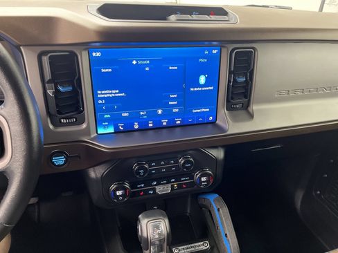 Used 2023 Ford Bronco Outer Banks AWD/4WD image 16